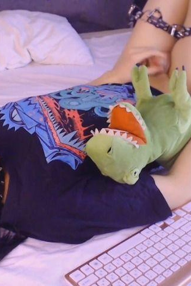 Emo Boy Playing With Himself - Screenshot 1 of 4 - Cum Swallowing