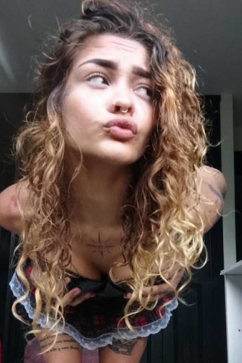 Makeup - Screenshot 1 of 4 - Adorable