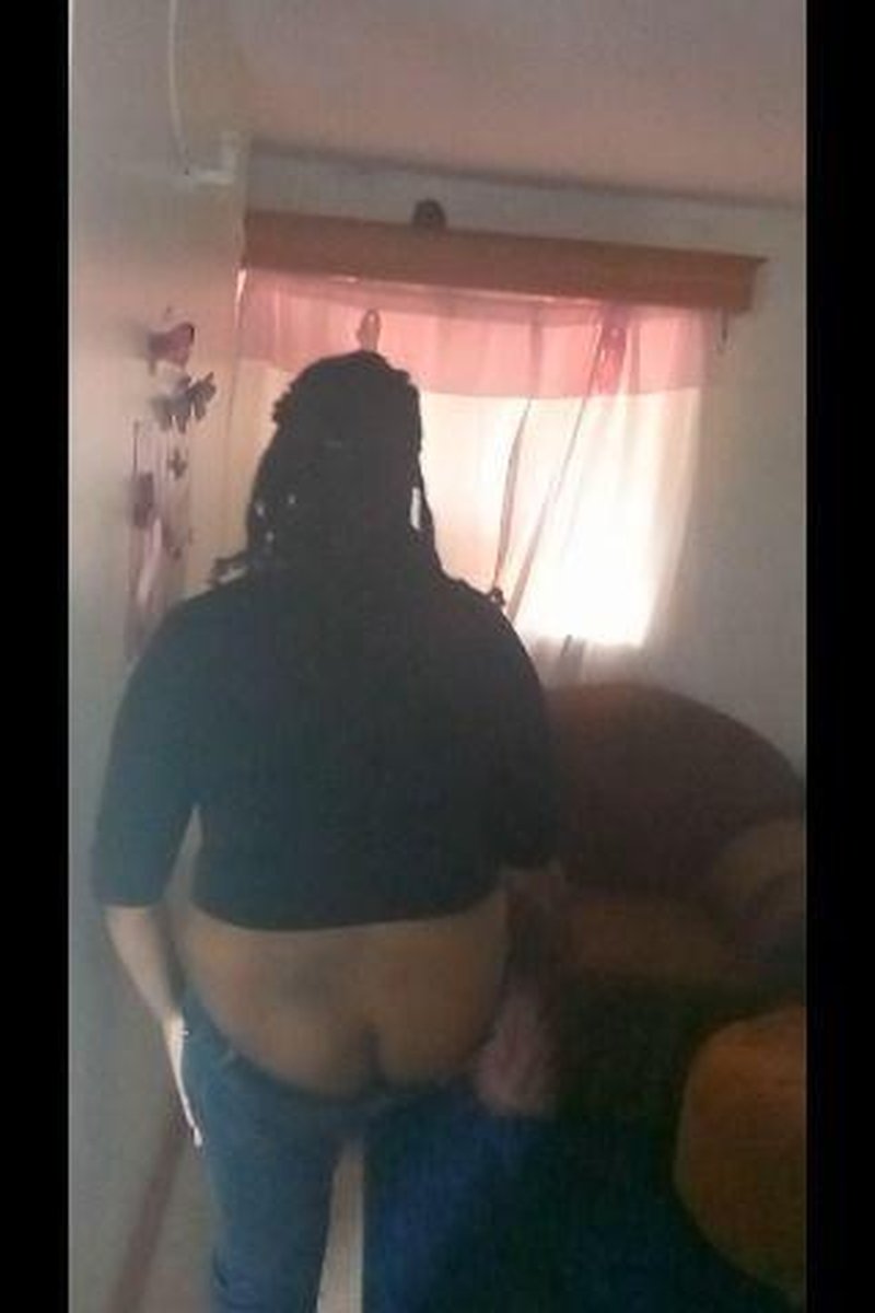 Zumba Dance In Low-Rise Jeans, Buttcrack - Screenshot 1 of 4 - Ass Worship