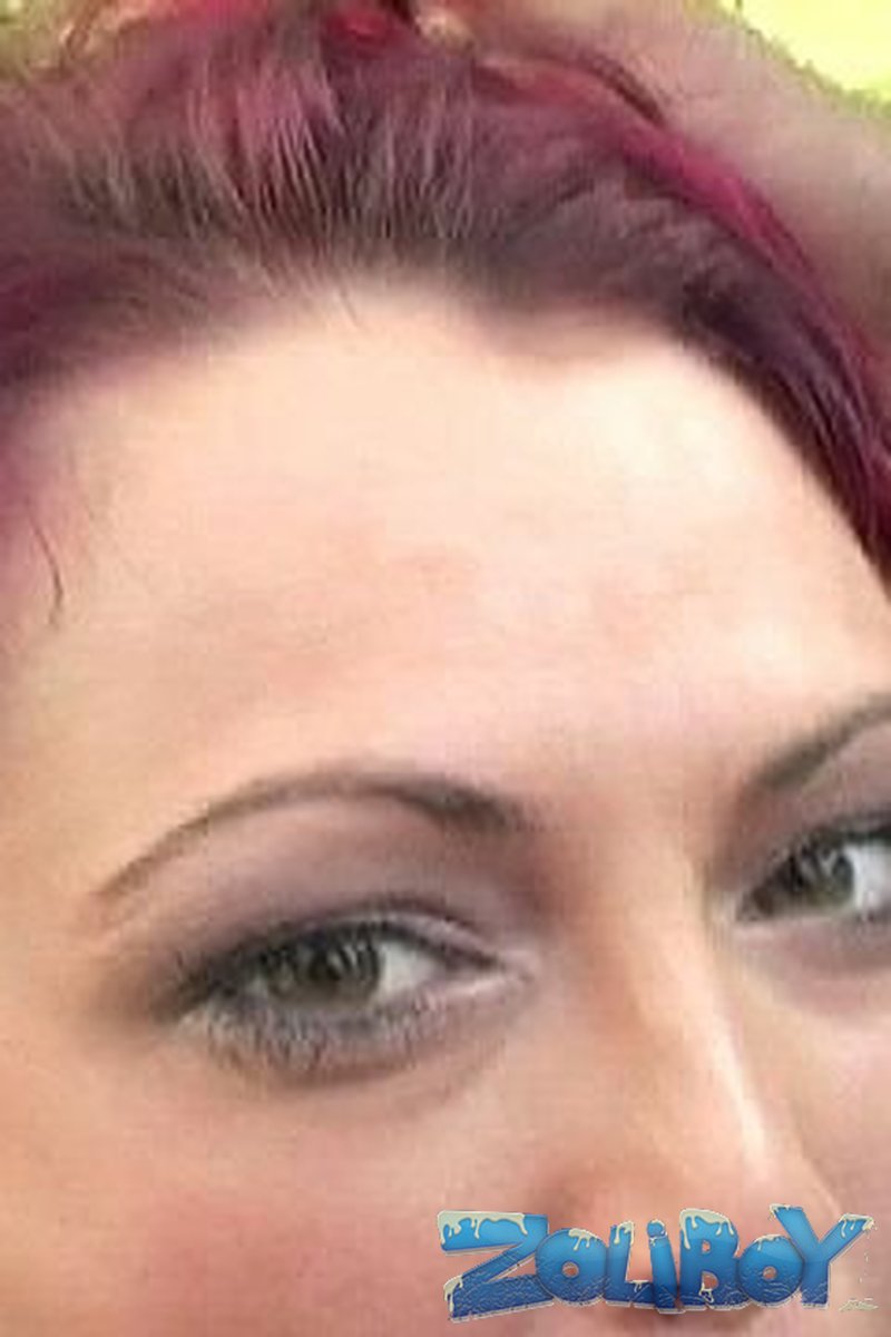 Sonja Is Here - Screenshot 1 of 4 - Golden Shower