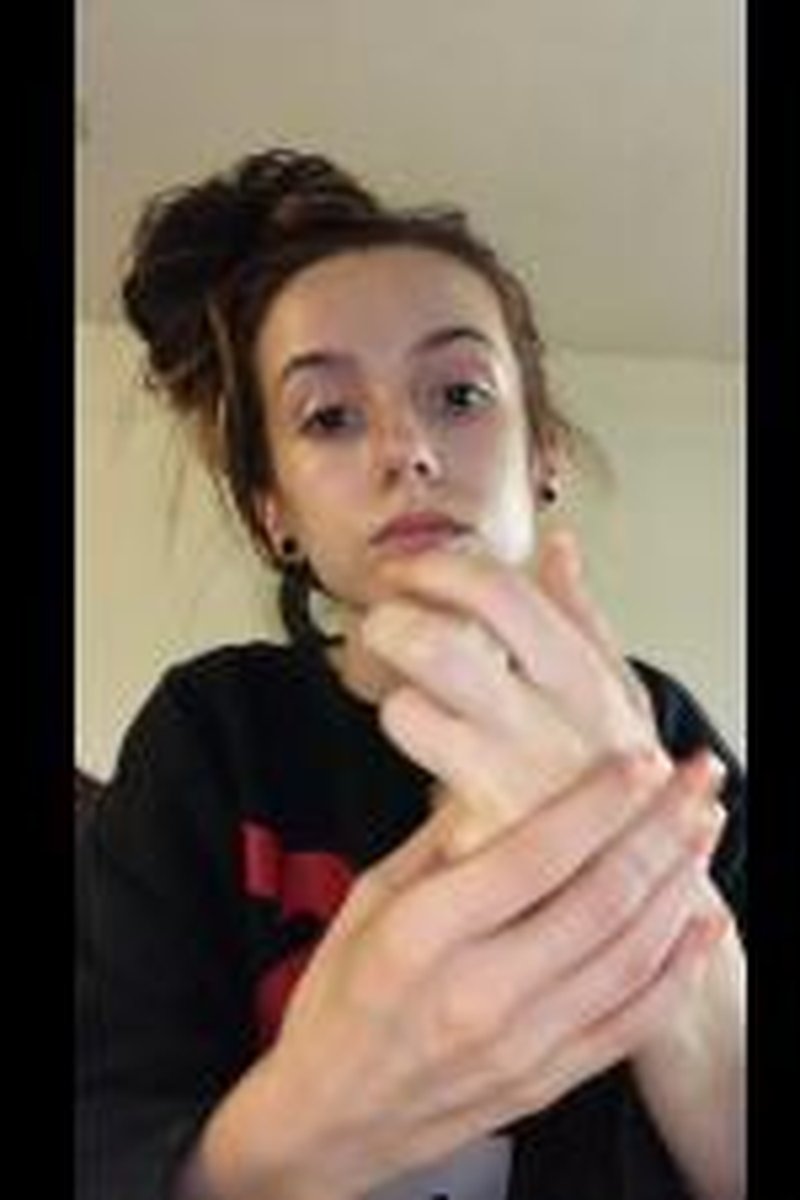 Knuckle Cracking - Screenshot 1 of 4 - Finger Fetish