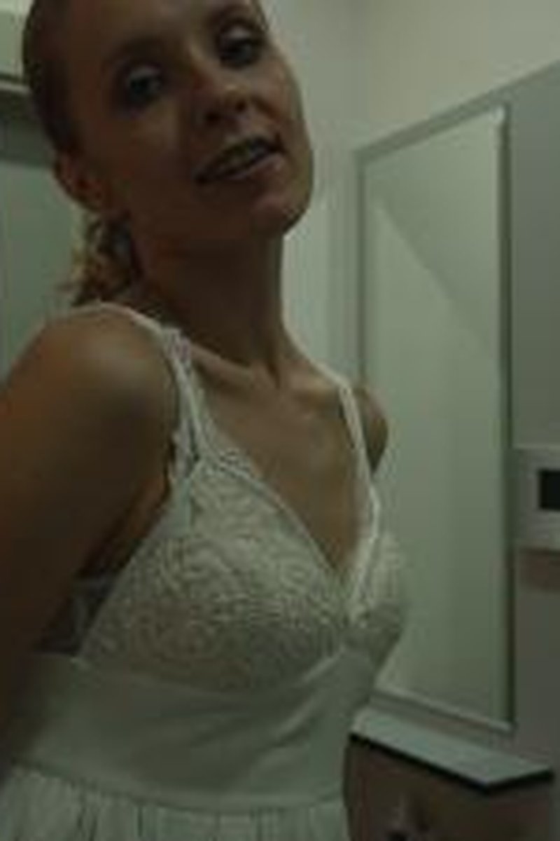 Cheating Bride - Screenshot 1 of 4 - Cheating