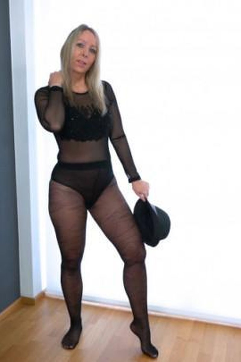 Cum On My Big Nylon Ass - Screenshot 1 of 4 - Ass Fetish