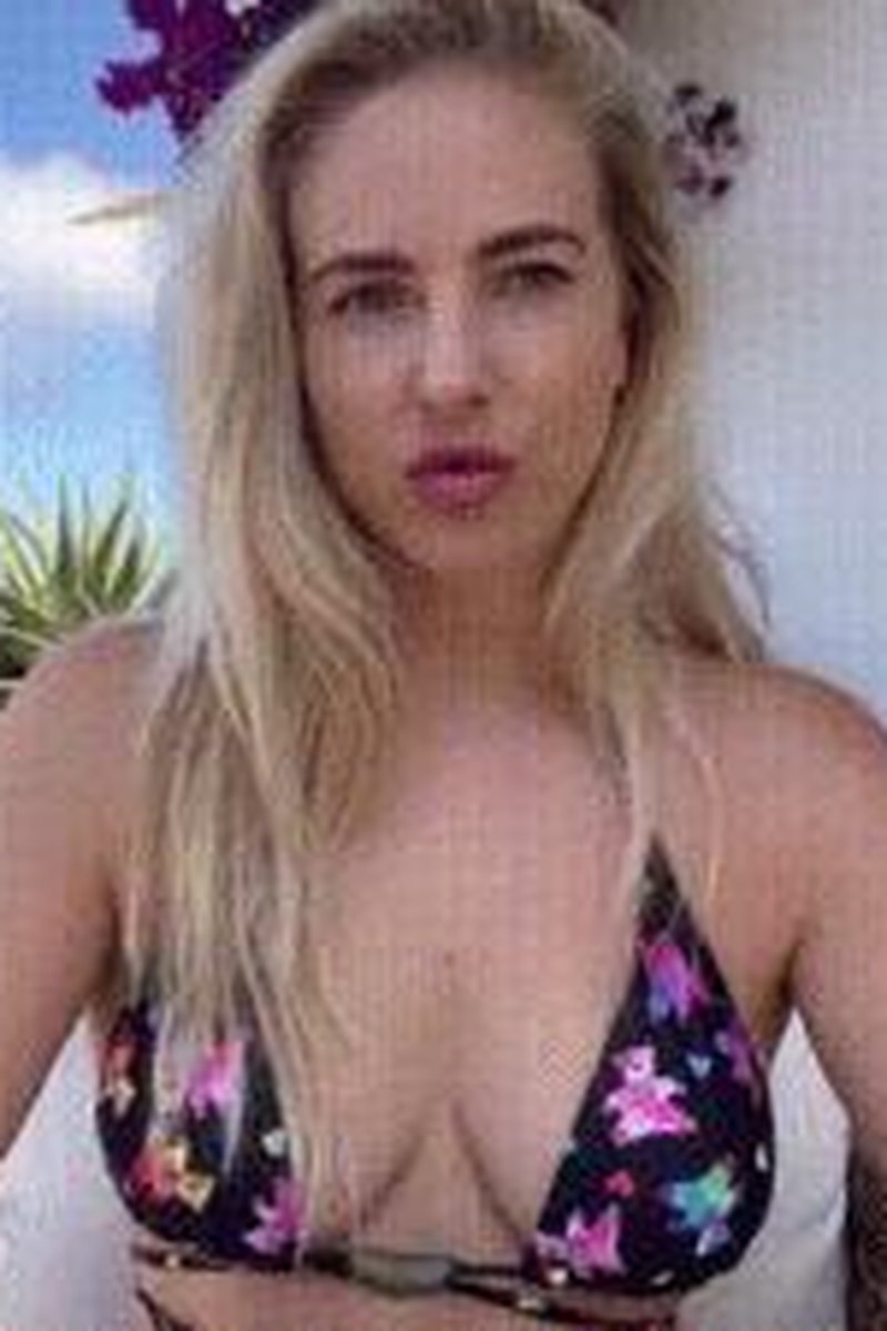 Findom Nl - Screenshot 1 of 4 - Blonde Hair (Female)