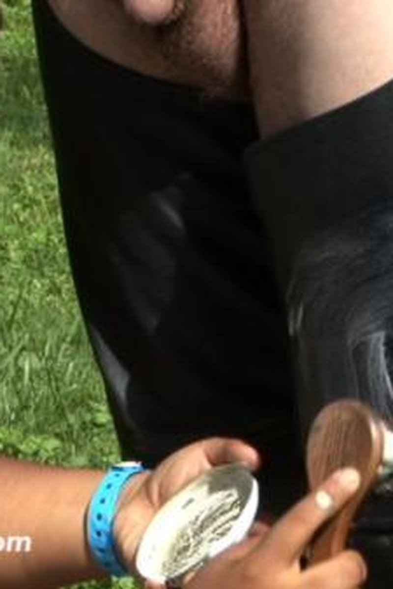 Sexy Bootblacking: Basic Cleaning - Screenshot 1 of 4 - Poetic Desires