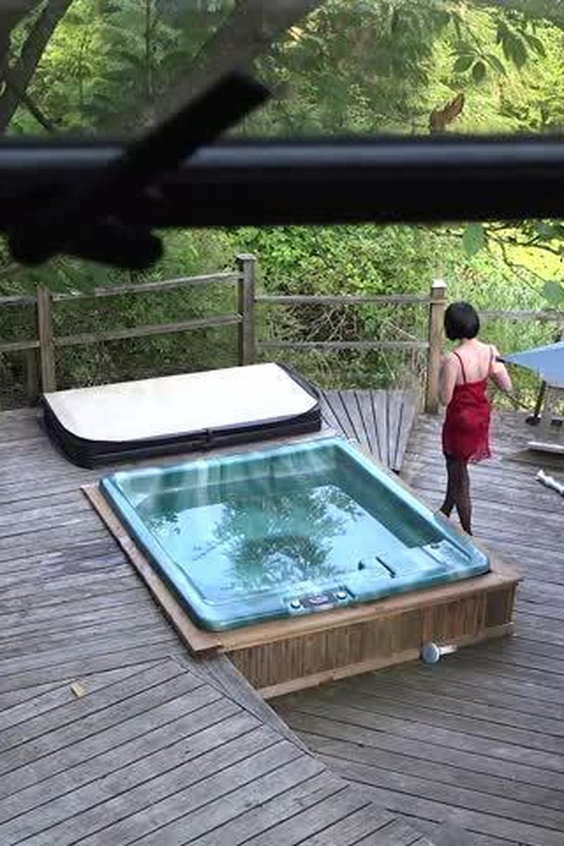 Peeping Tom - Screenshot 1 of 4 - Bathroom