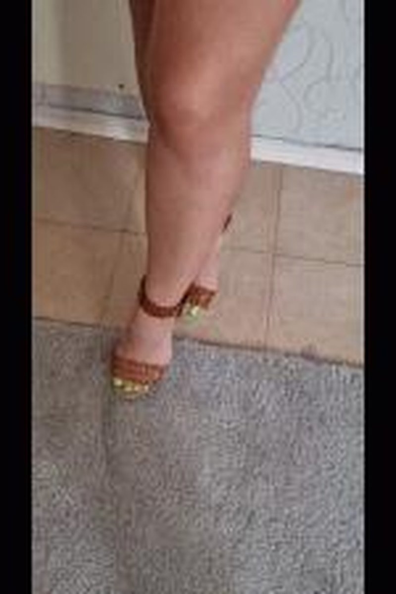 Tease - Screenshot 1 of 4 - Cuckolding
