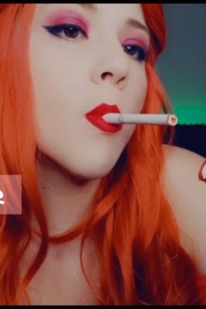Smoking Elf - Screenshot 1 of 4 - Cosplay