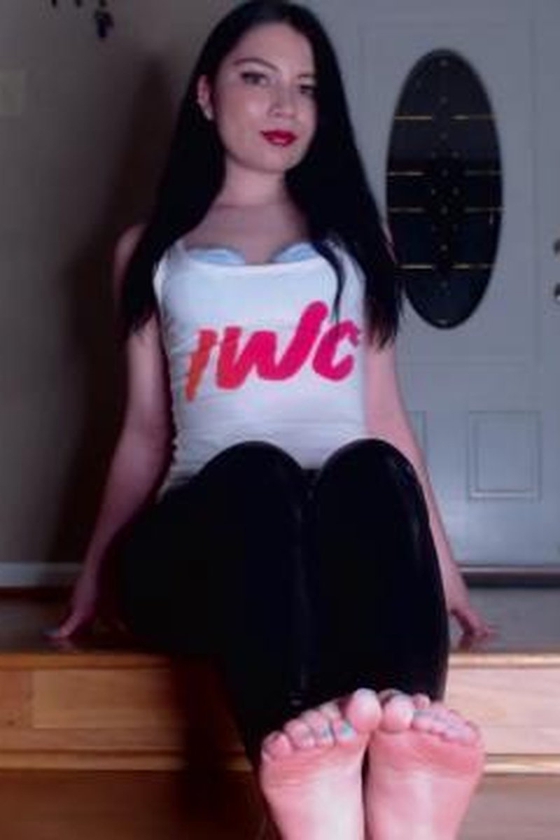 Pretty Blue Toes JOI - Screenshot 1 of 4 - Bitch