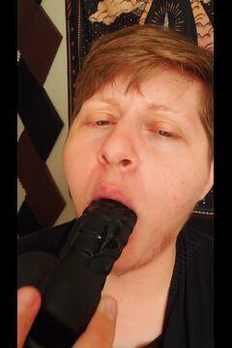 Dragon Sucking - Screenshot 1 of 4 - Blowjob