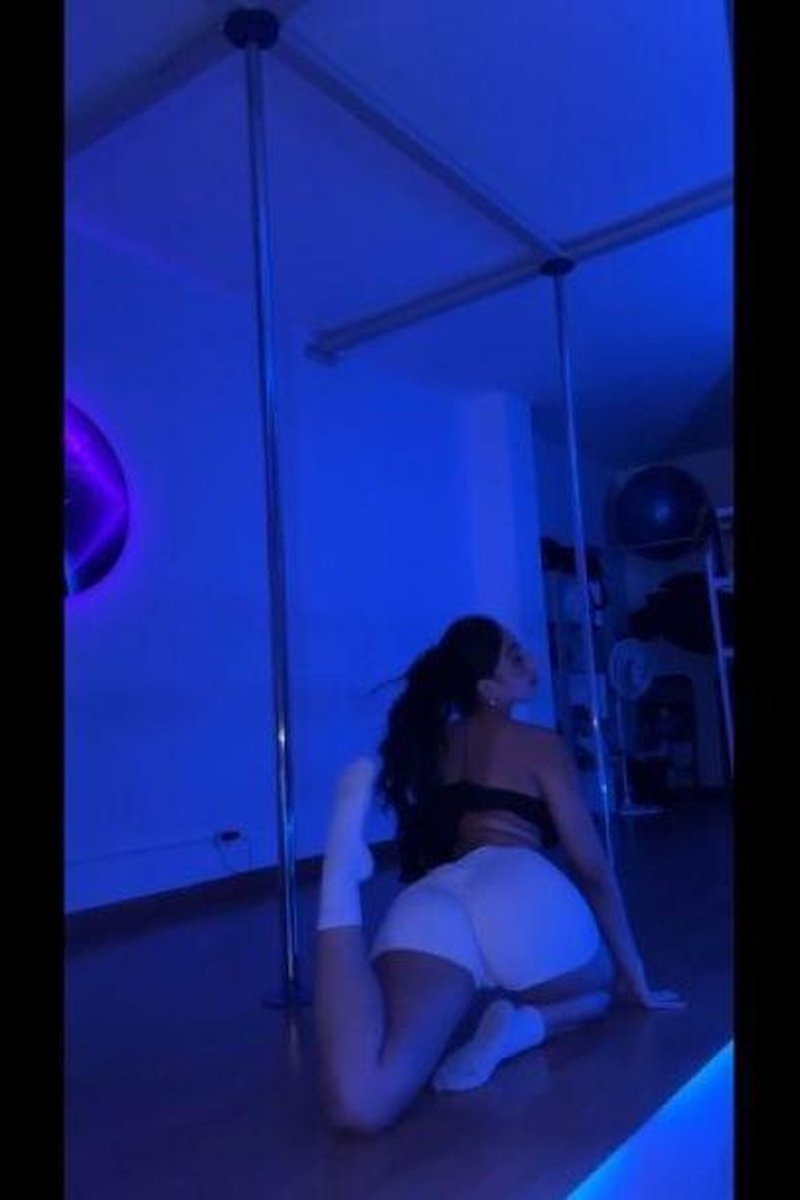 Pole Dance - Screenshot 1 of 4 - Big Ass