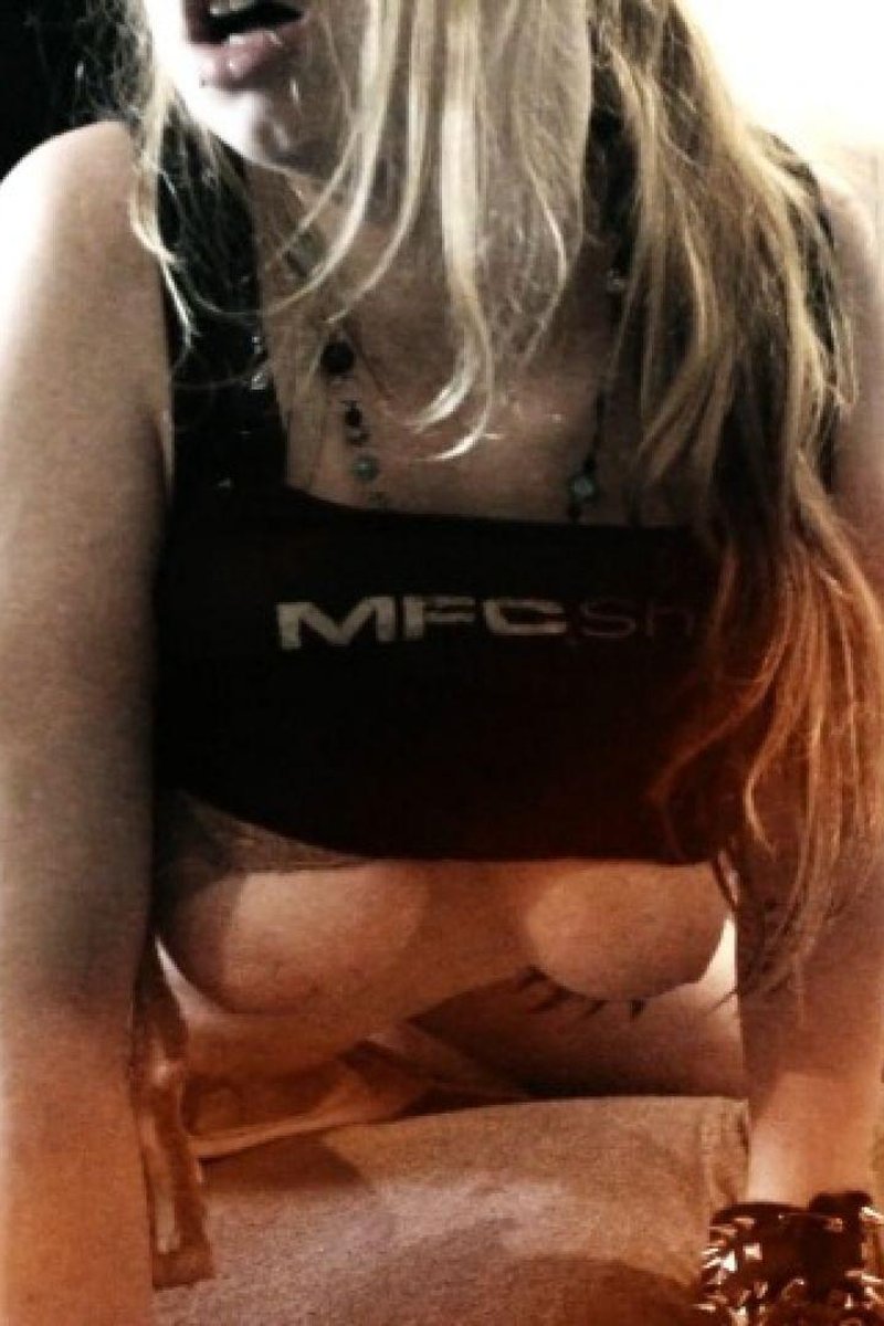 Use Me - Screenshot 1 of 4 - Blonde Hair (Female)
