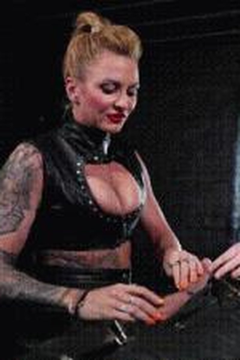 Detached - Screenshot 1 of 4 - Blonde Hair (Female)