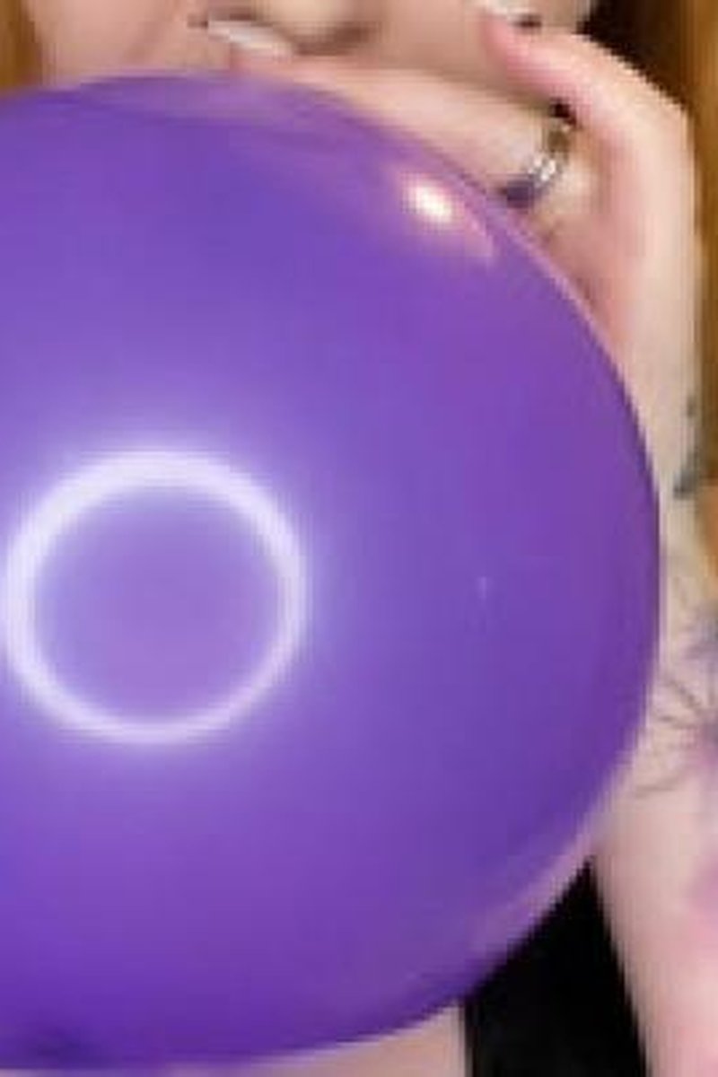 Balloon Transformation - Screenshot 1 of 4 - Babes