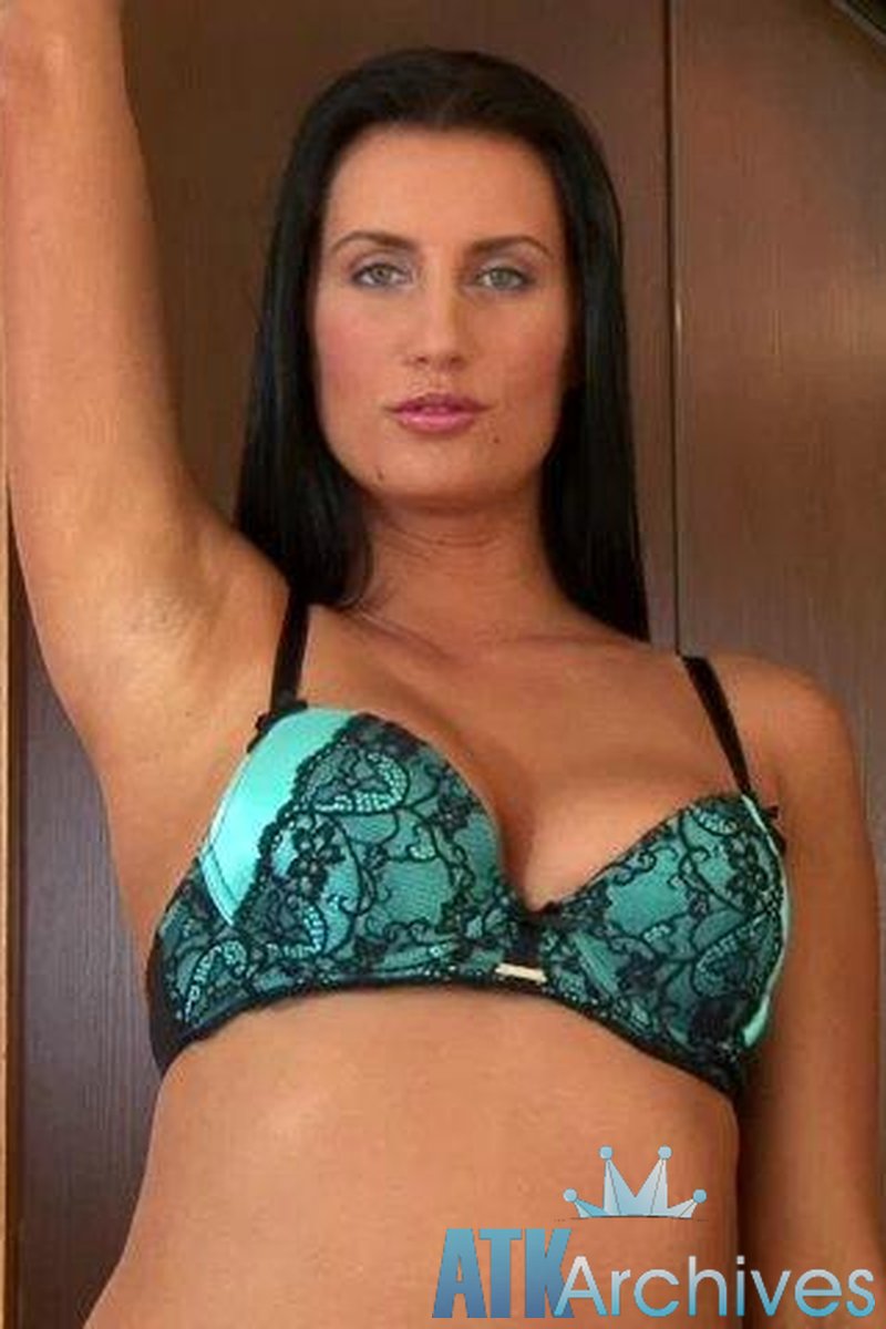 Melissa Ria - Screenshot 1 of 4