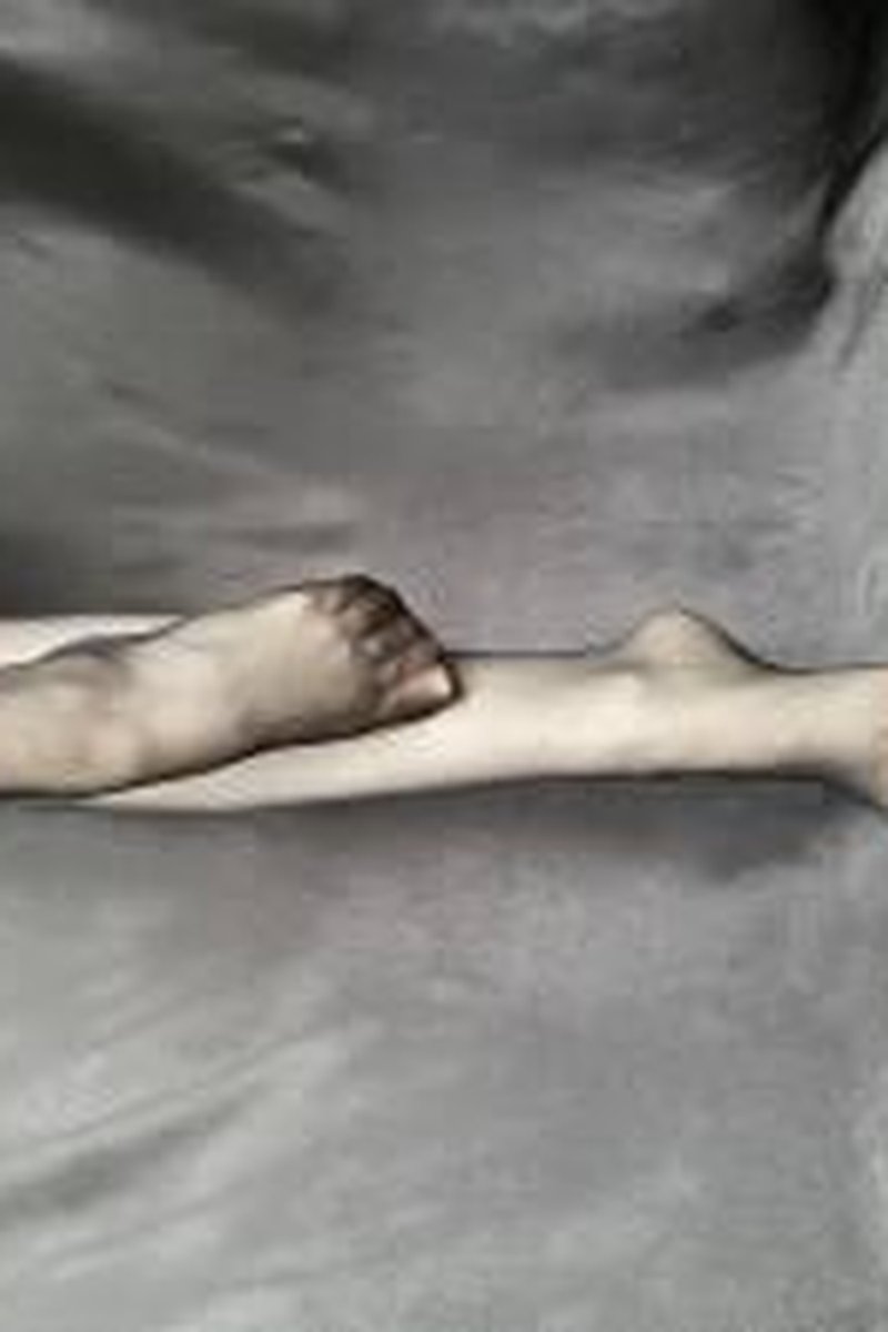 Foot Modelling - Screenshot 1 of 4 - Foot Clenching