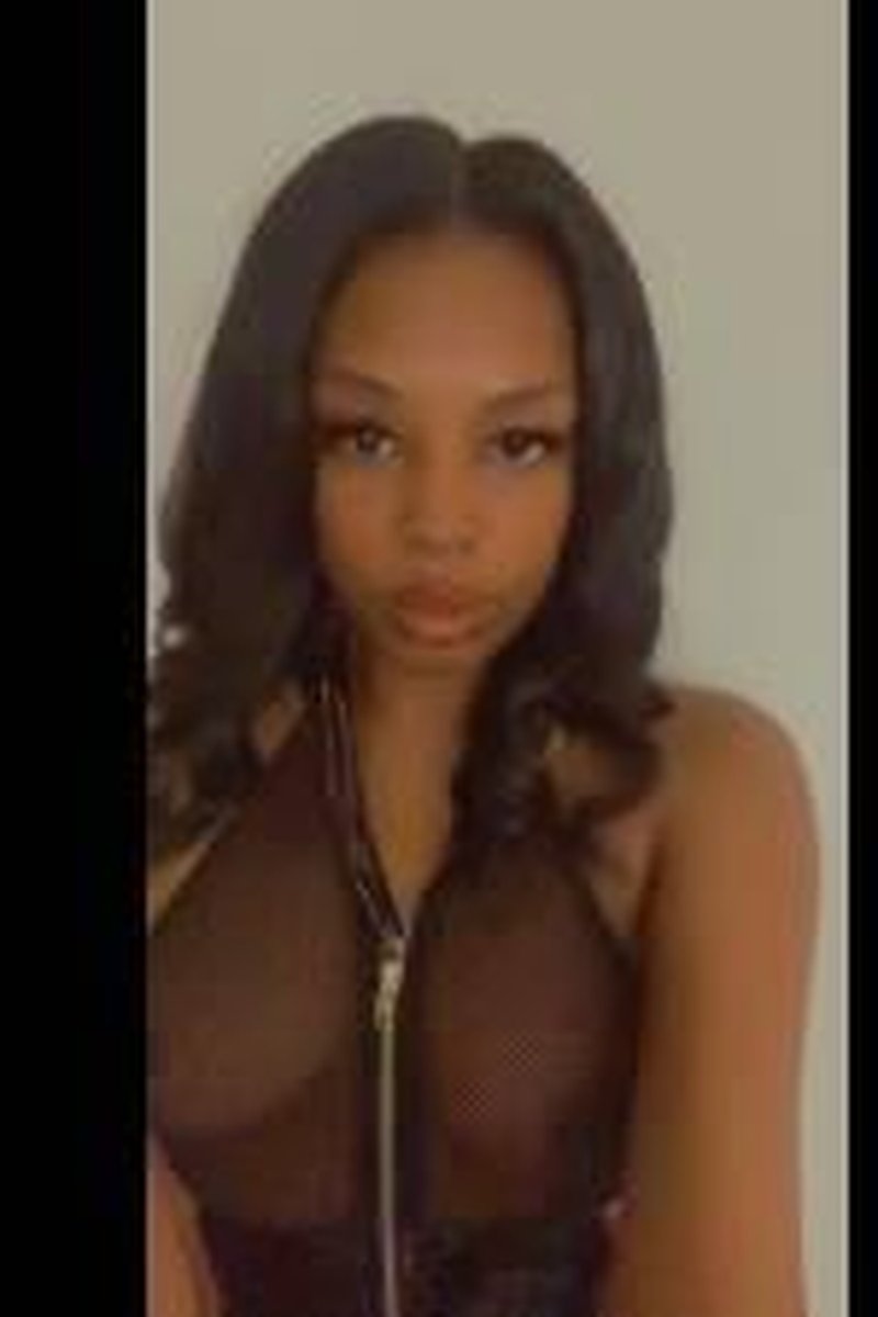 Fishnet Seduction - Screenshot 1 of 4 - Beautiful