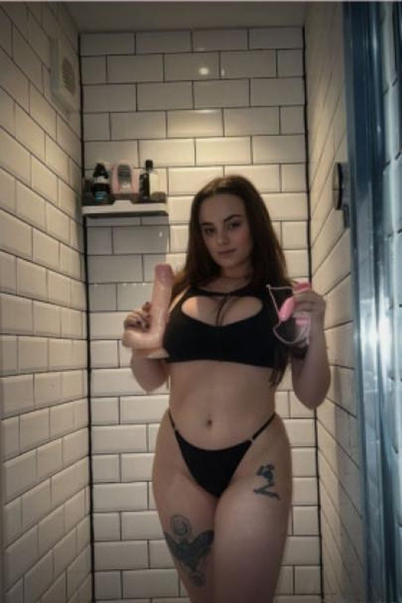 Steamy Shower Time - Screenshot 1 of 4 - Babes