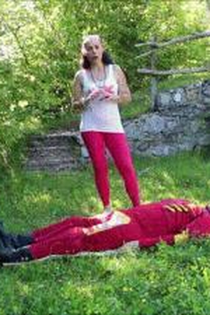 Trampling Slave Aplastando Sumiso - Screenshot 1 of 4 - Domination