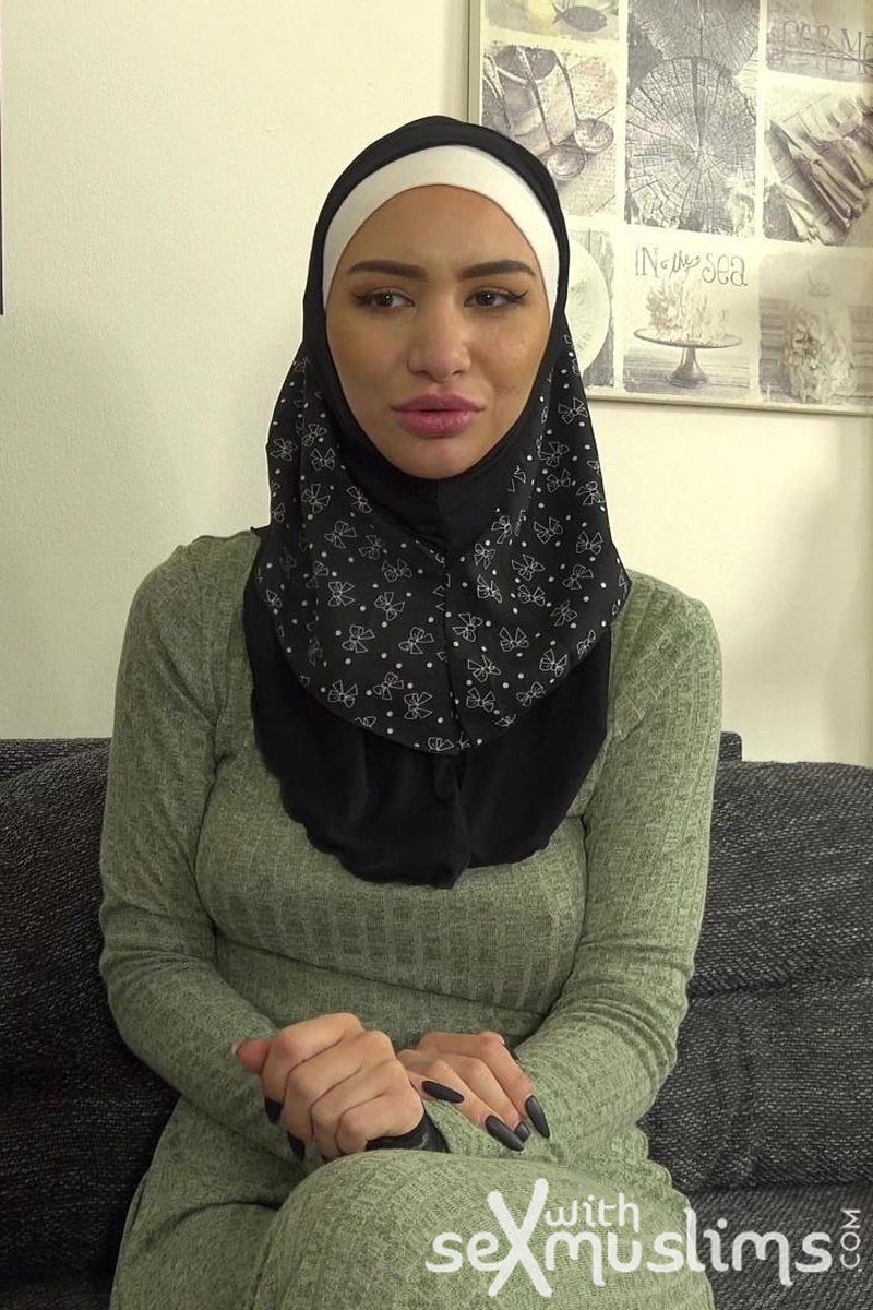 TP-sexwithmuslims-arab-milf-wants-bigger-boobs