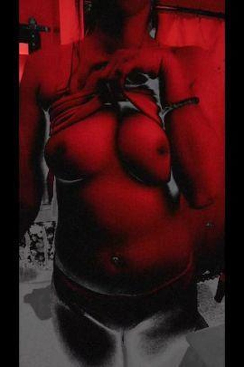 Old Custom - Screenshot 1 of 4 - Babes