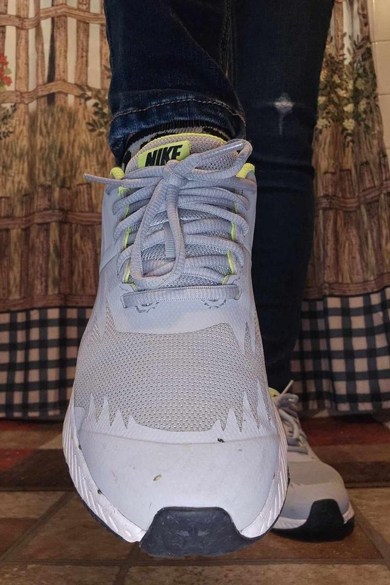 Nikes - Screenshot 1 of 4 - Foot Fetish