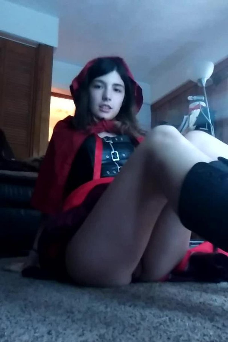 Red Slut - Screenshot 1 of 4 - Amateur