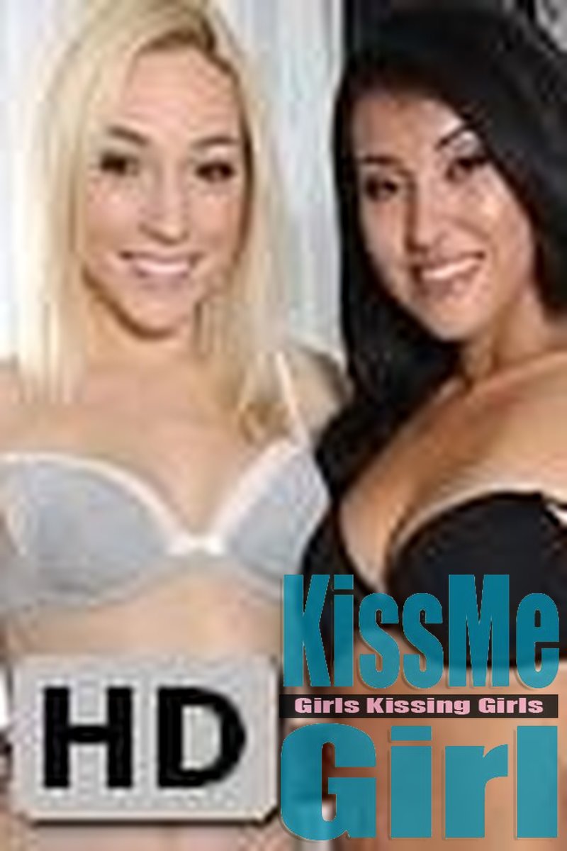Jayden & Lily - Screenshot 1 of 4 - Kissing