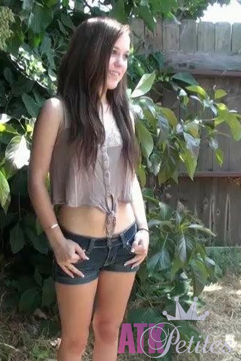 Trinity Rae - Behind the Scenes - Screenshot 1 of 4 - Behind The Scenes