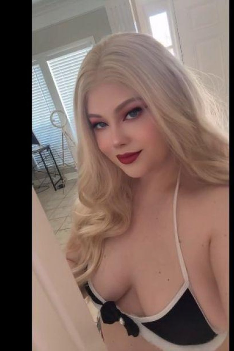 Blonde Lipsync - Screenshot 1 of 4 - Blonde Hair (Female)