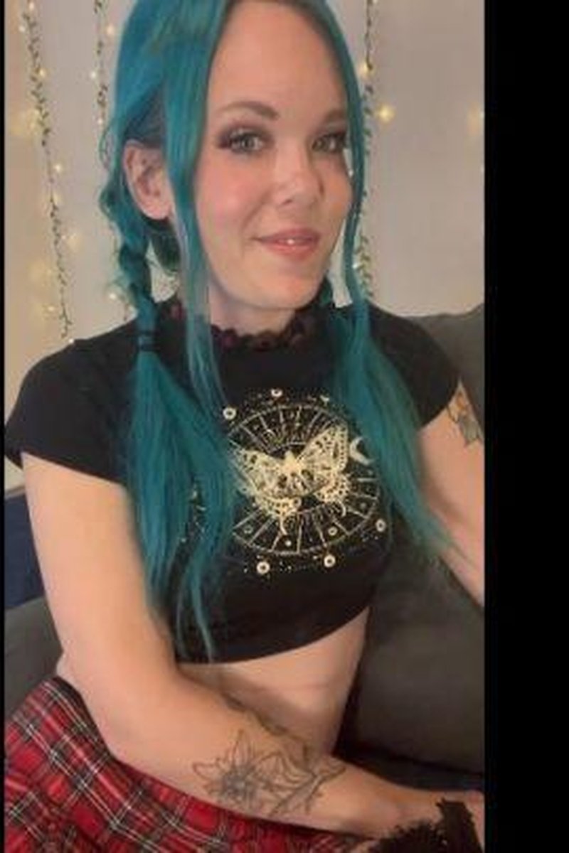 Video Introduction - Screenshot 1 of 4 - Alternative Girl