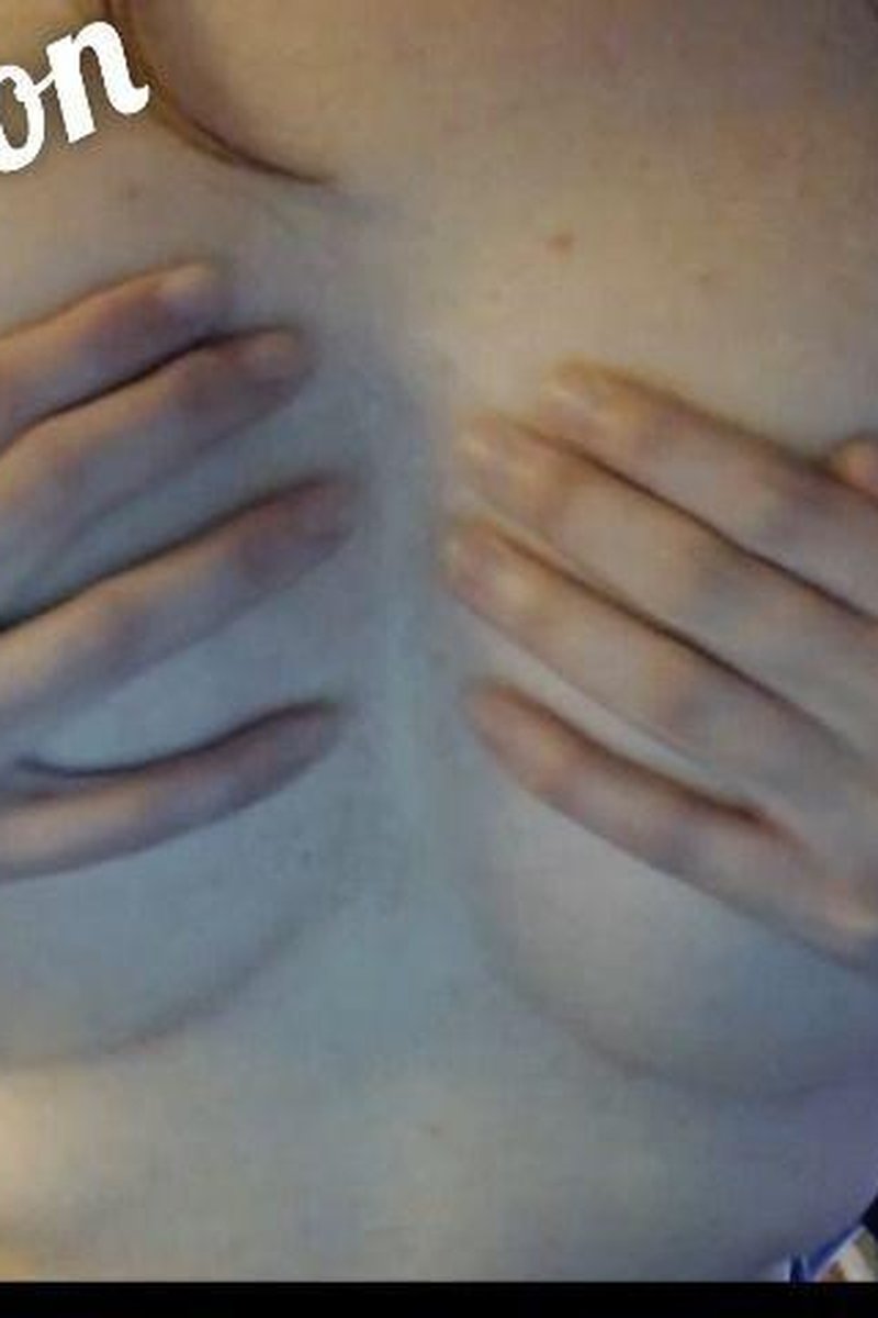 Tit Bouncing - Screenshot 1 of 4 - Breast Play