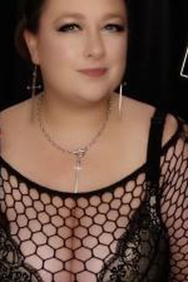 Loser! - Screenshot 1 of 4 - Femdom