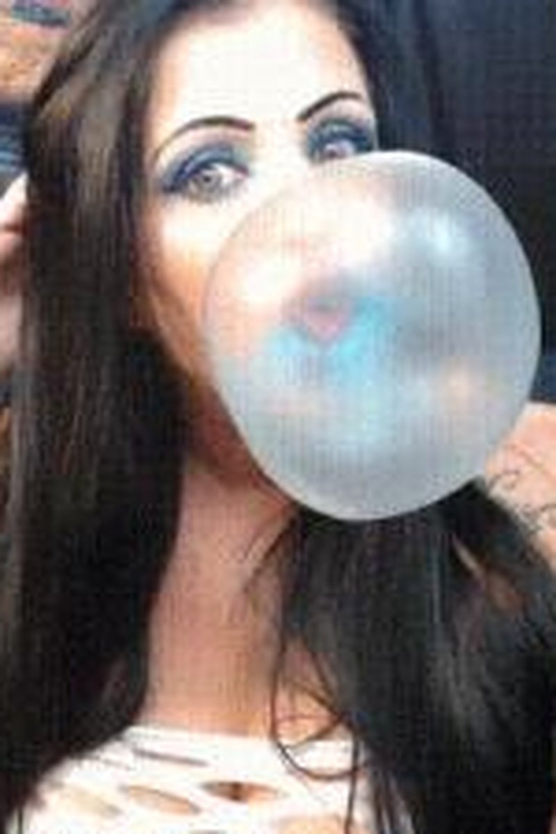Bubble Gum Snapping Bubbles - Screenshot 1 of 4 - Bubble Gum Tease