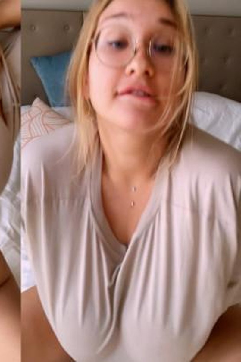 Huge Bouncing Boobs - Screenshot 1 of 4 - Blonde Hair (Female)