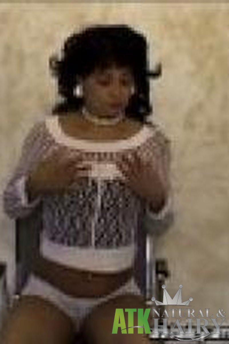 Avery - Masturbation - Screenshot 1 of 4 - Avery Ave003