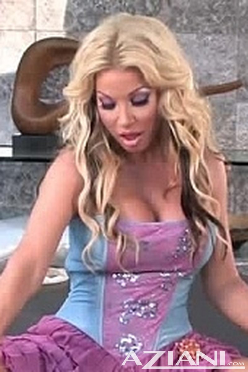 Angie Savage HD Video 16 - Screenshot 1 of 4 - Blond Hair