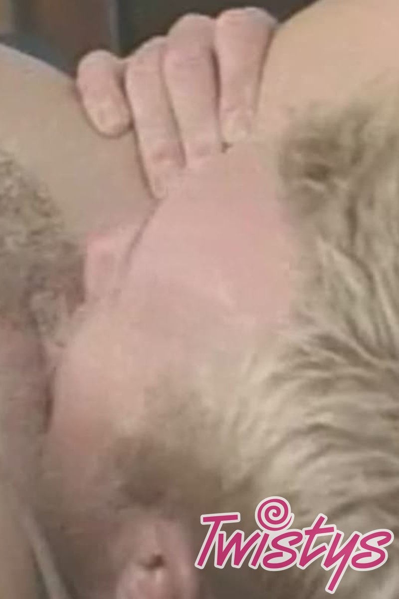 Busty Babe Loving - Screenshot 1 of 4 - Amateur