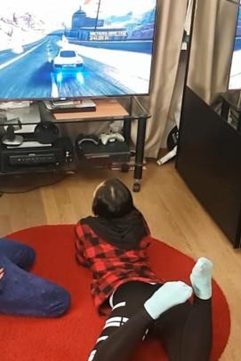 Games Vs. TV Show Or... Maybe Porn - Screenshot 1 of 4 - Asian