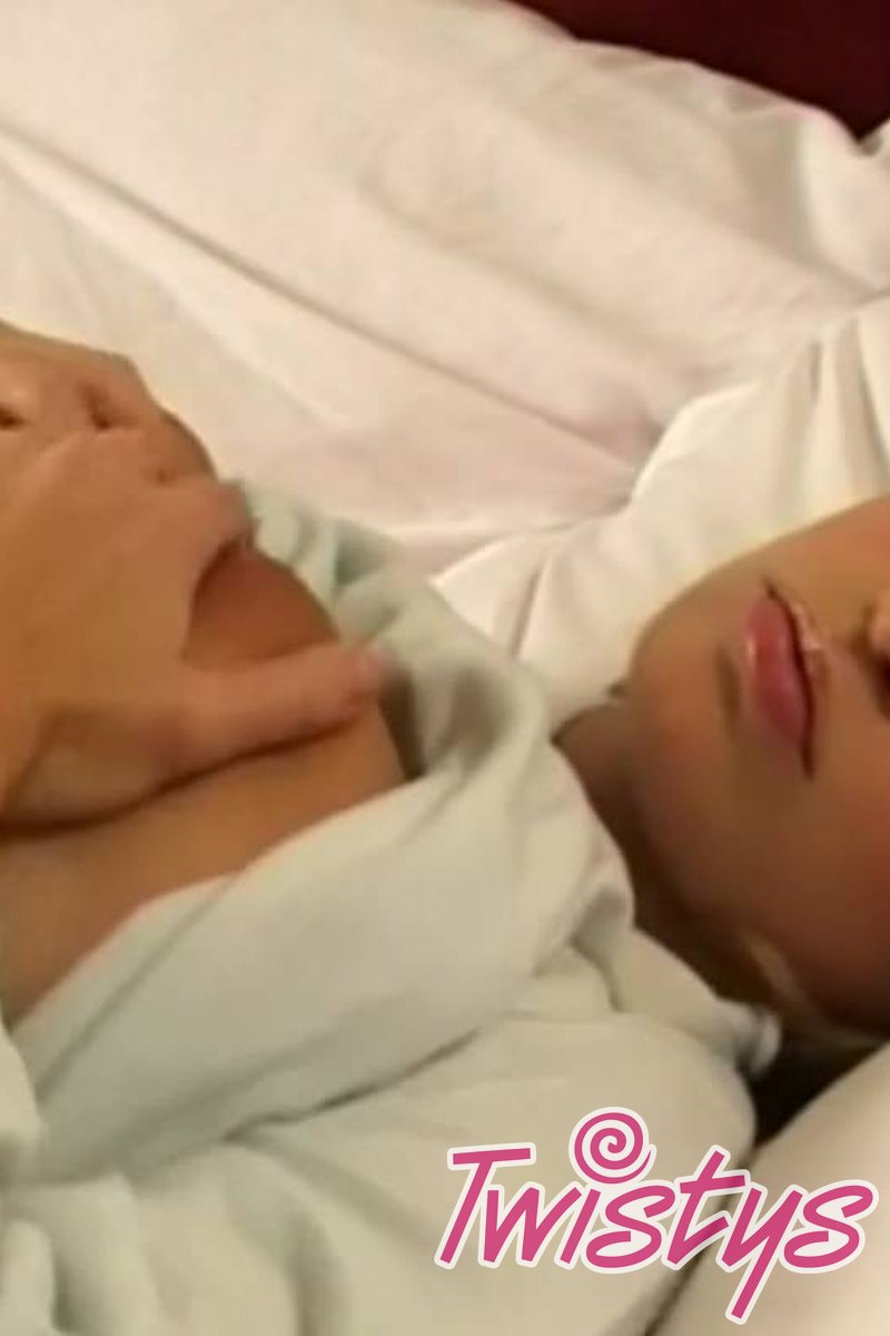Bedtime Ritual - Screenshot 1 of 4 - Blond Hair