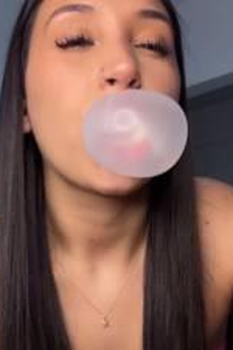 Bubble Gum Tease - Screenshot 1 of 4 - Bubble Gum