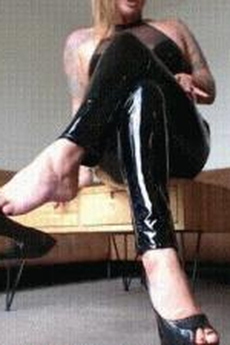 Sexy Dangling - Screenshot 1 of 4 - Dangling