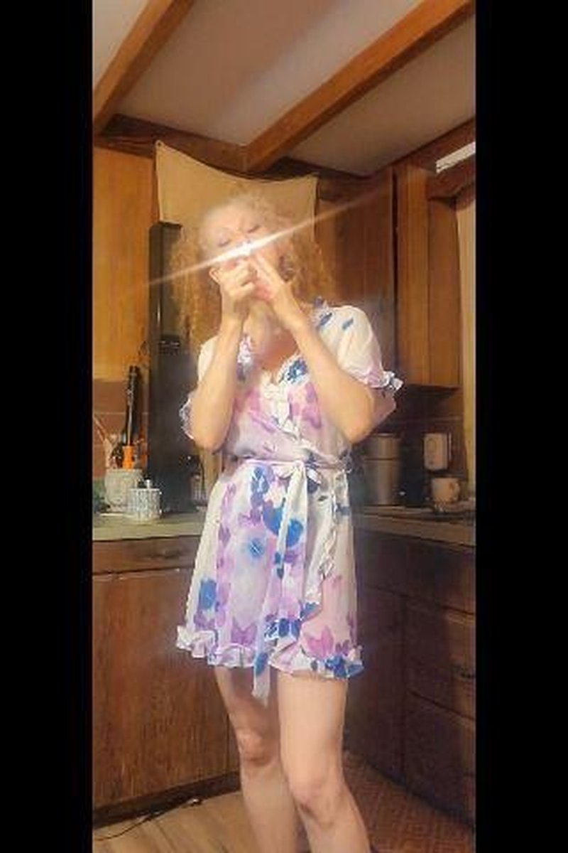 Smoking Goddess Annie Body - Screenshot 1 of 4 - Bisexual