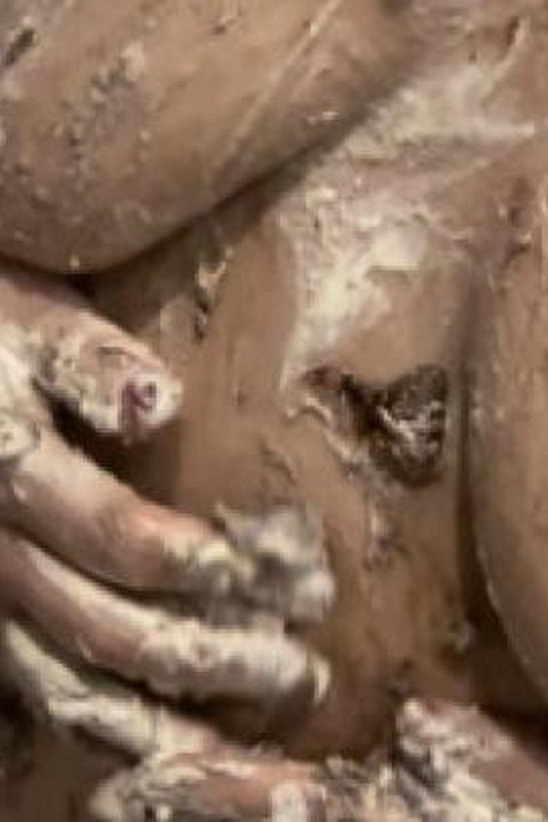 Cake And Cream Sploshing Tits, Ass Pussy - Screenshot 1 of 4 - Food