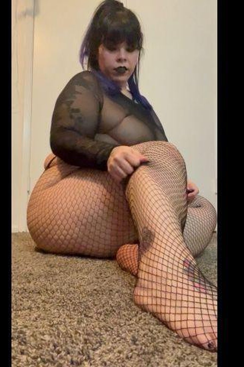 Oops Ripped Fishnets - Screenshot 1 of 4 - BBW