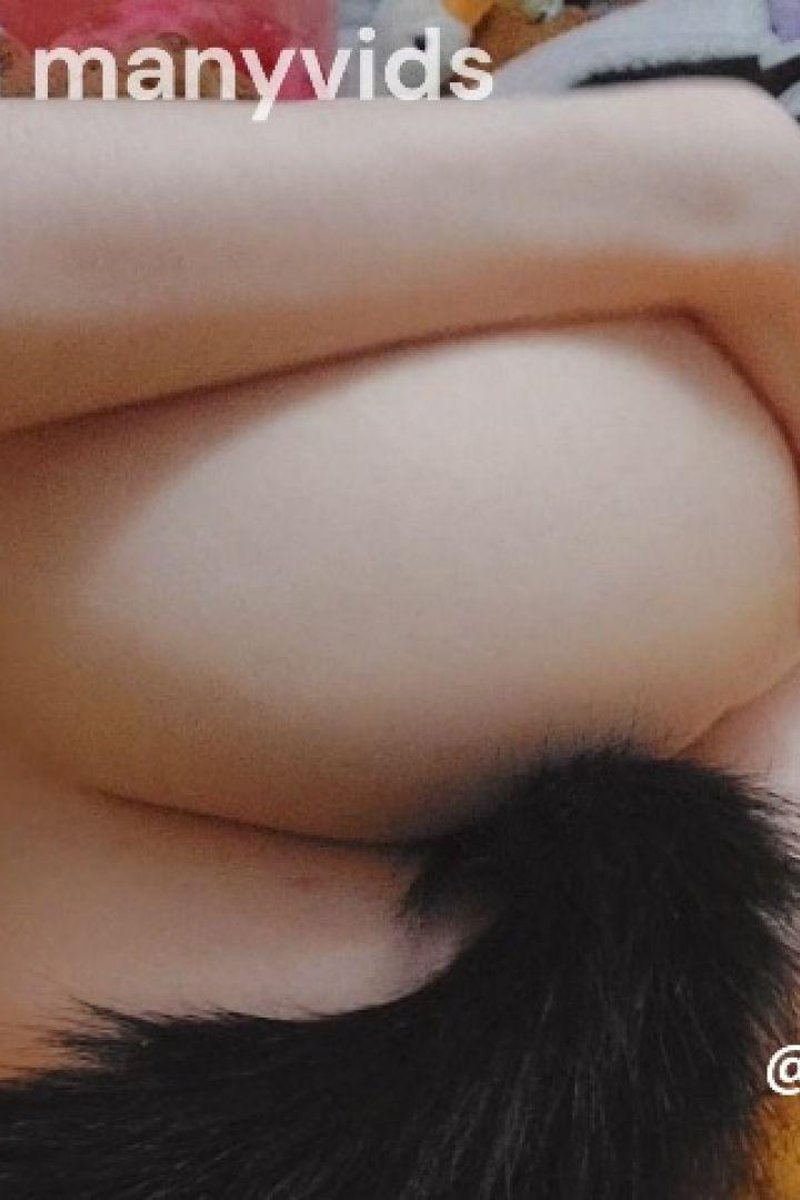 Kitty Tail Buttplug & Vibrator - Screenshot 1 of 4 - Anal