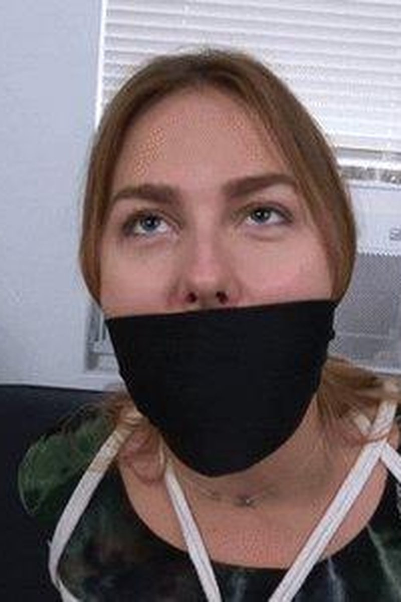 Vika - Stuffing Test - Screenshot 1 of 4 - Bondage
