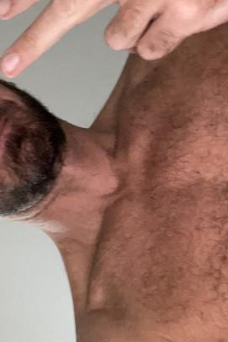Stretching Session - Screenshot 1 of 4 - Bodybuilder