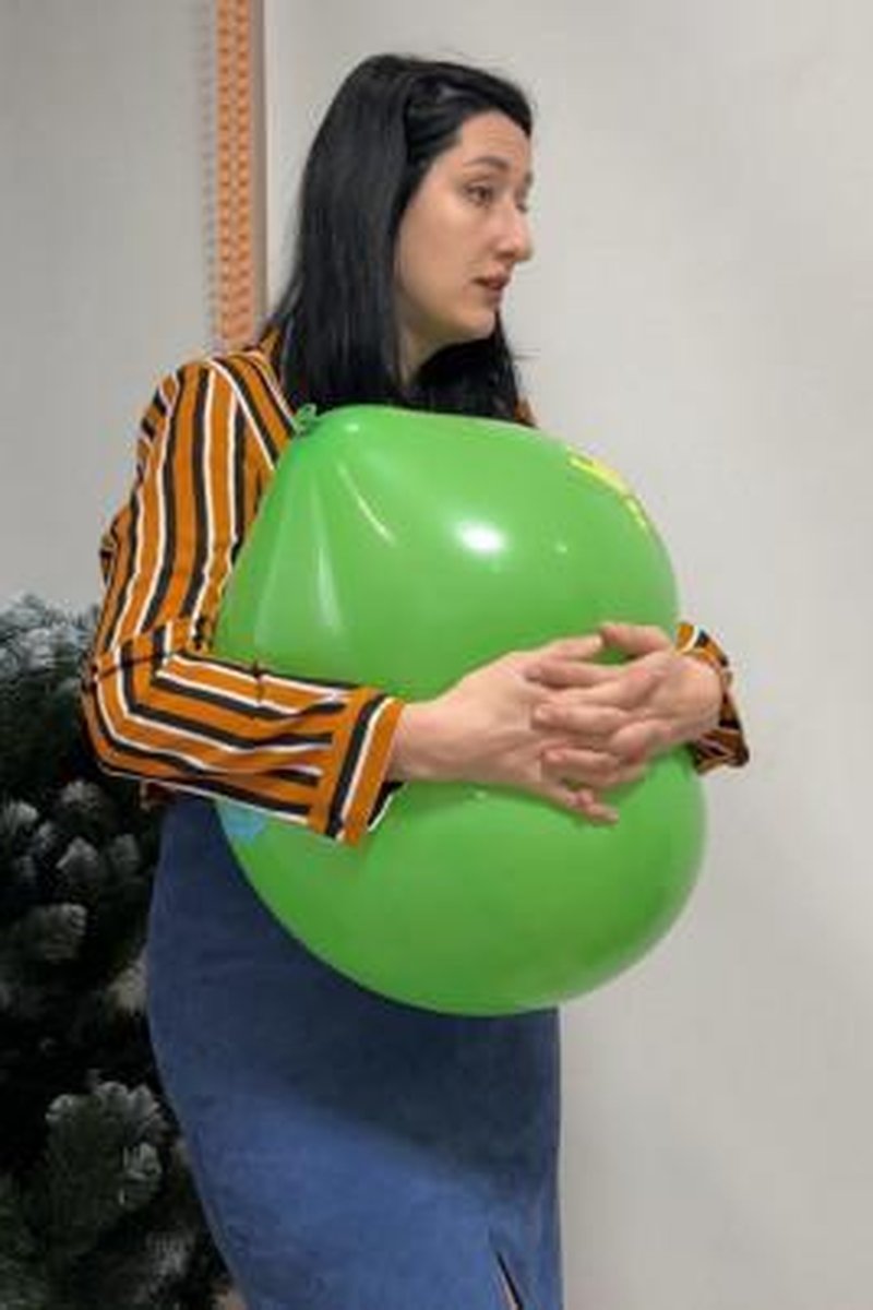 Bad Step-Mom - Screenshot 1 of 4 - Balloon Fetish