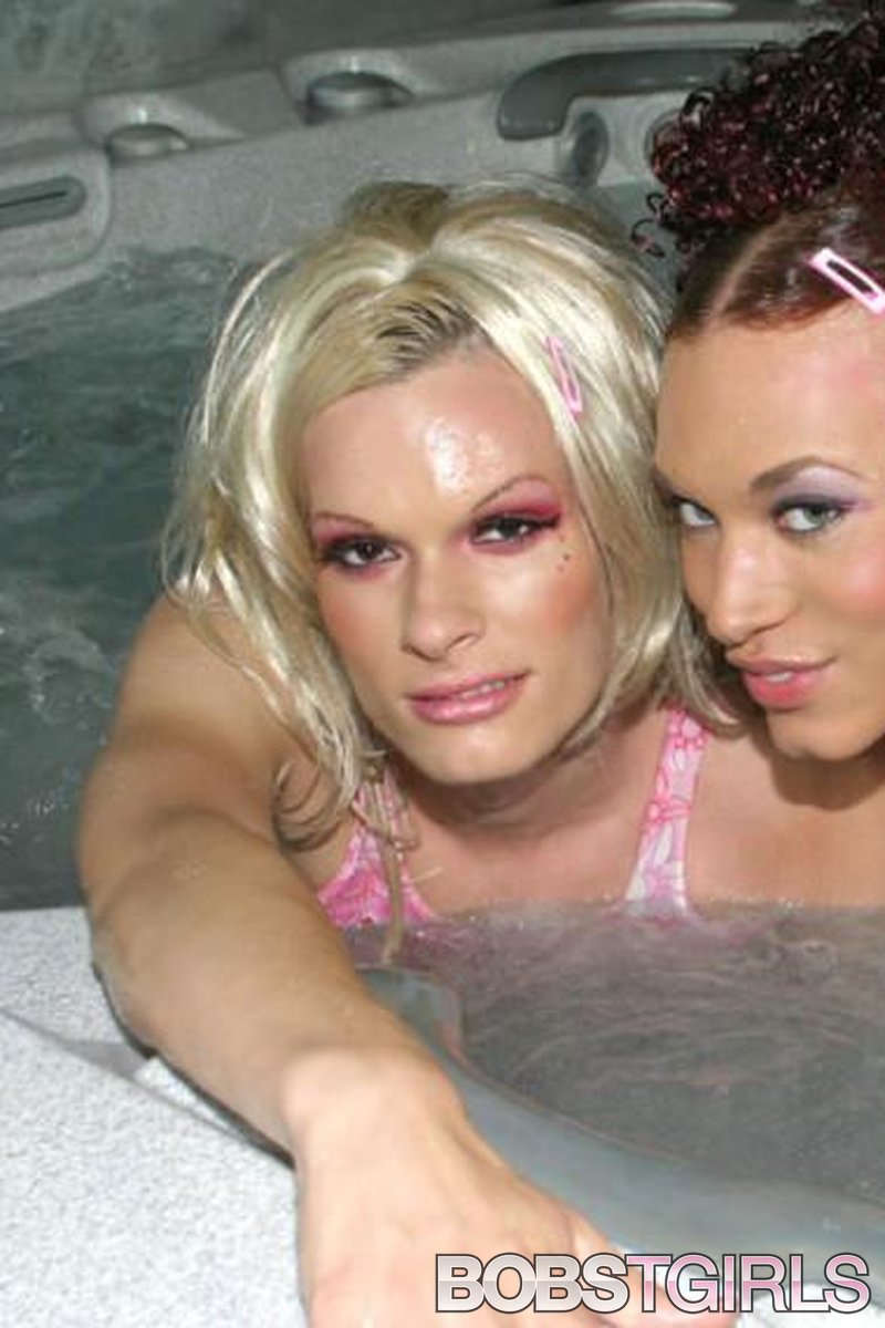 Hot Tub Fun - Screenshot 1 of 4 - American